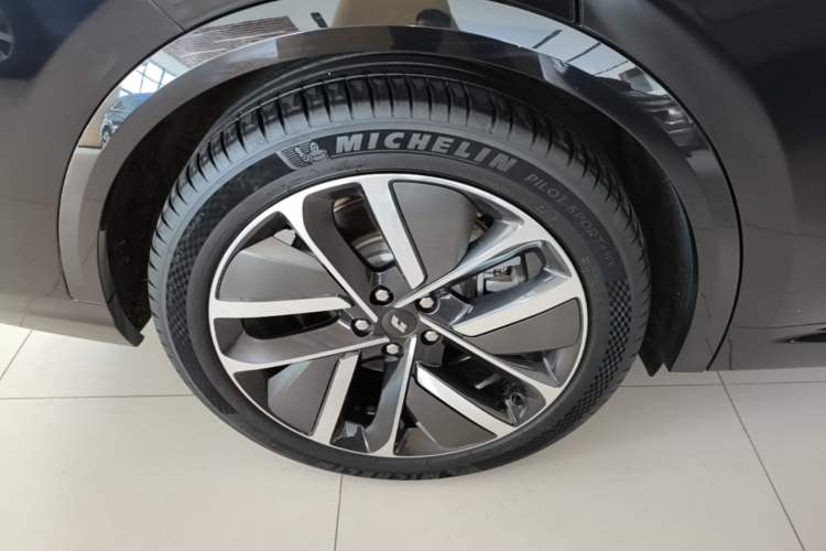 Used Li Auto L8 2023 Pro Model Exterior 5