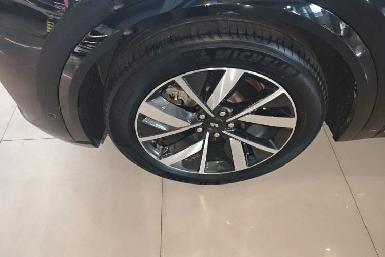 Used Li Auto L8 2023 Pro Model Exterior 7