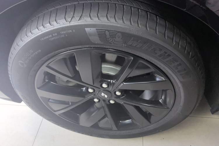 Used Li Auto L8 2023 Pro Model Front