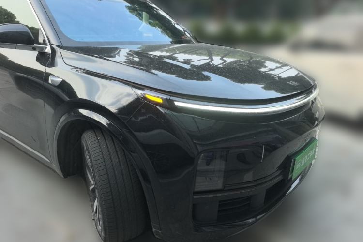 Used Li Auto L8 2023 Max model Front Right 45 Deg