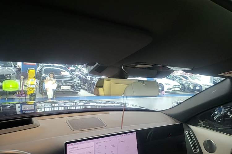 Used Li Auto L8 2023 Pro Model Headliner