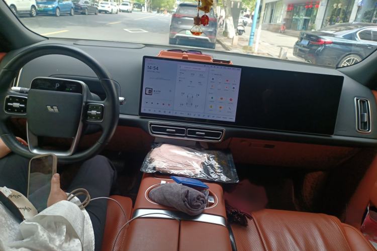 Used Li Auto L8 2023 Pro Model Interior 1