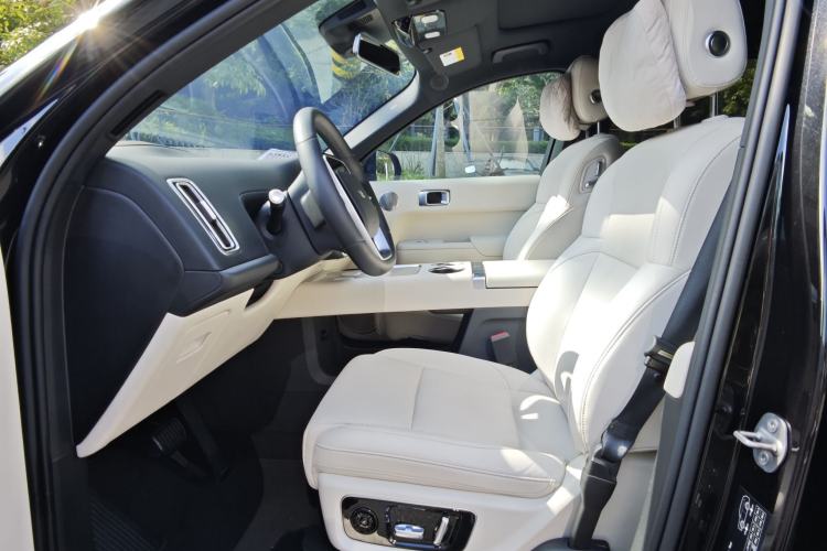 Used Li Auto L8 2023 Pro Model Interior 1
