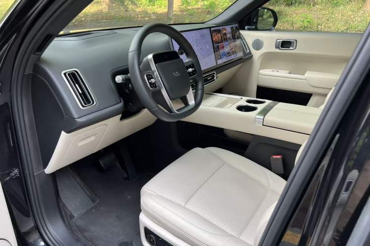Used Li Auto L8 2023 Max model Interior 1