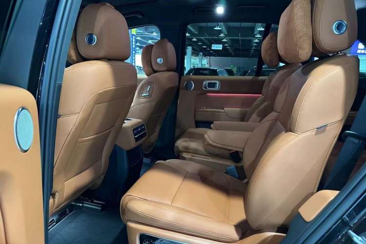 Used Li Auto L8 2023 Pro Model Interior 1