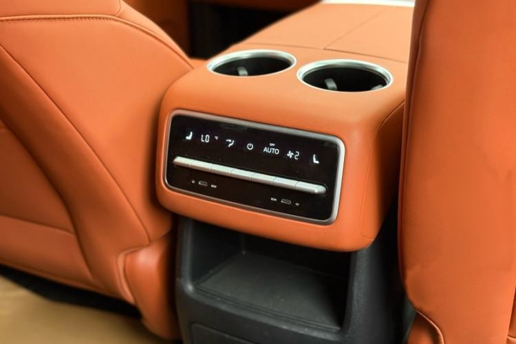 Used Li Auto L8 2023 Pro Model Interior 4