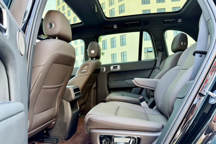 Used Li Auto L8 2023 Air model Interior 4