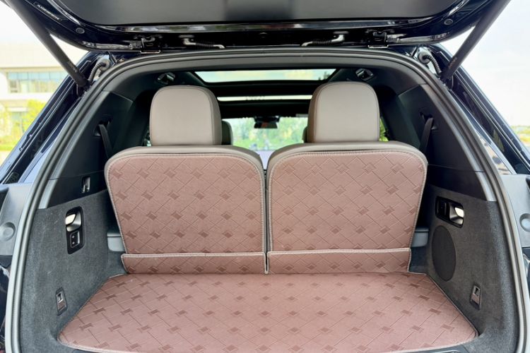 Used Li Auto L8 2023 Air model Interior 6