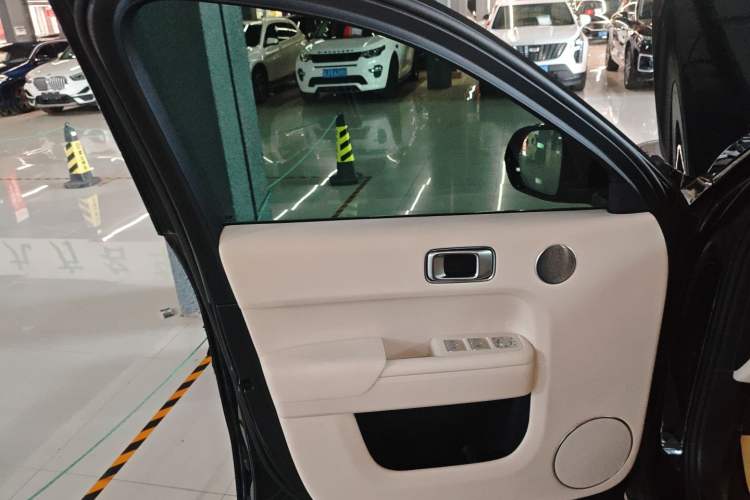 Used Li Auto L8 2023 Pro Model Interior 7