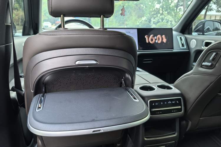 Used Li Auto L8 2023 Air model Interior 9