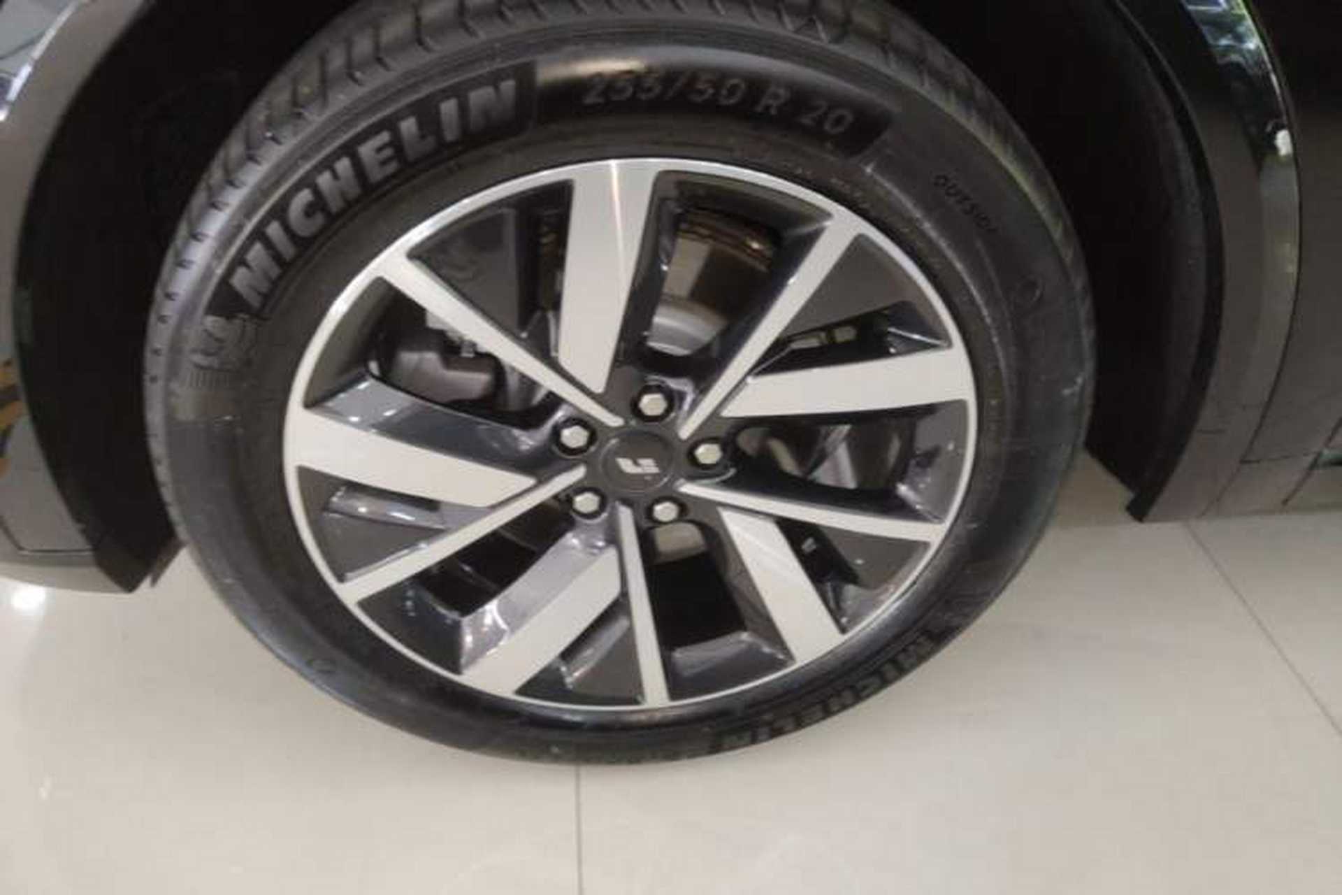 Used Li Auto L8 2023 Pro Model Left Front Wheel Hub