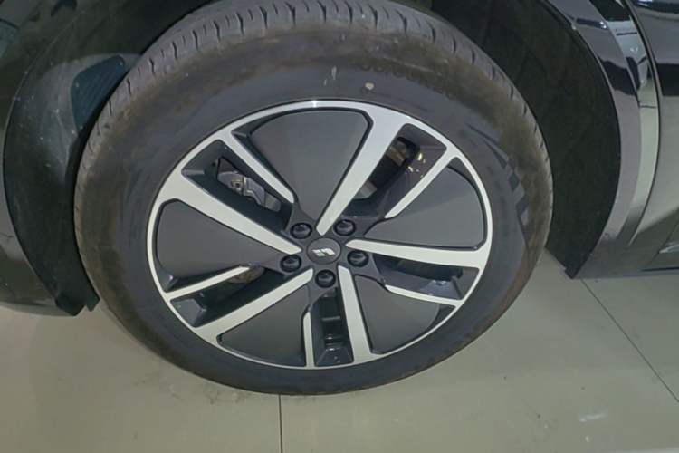 Used Li Auto L8 2023 Max model Left Front Wheel Hub