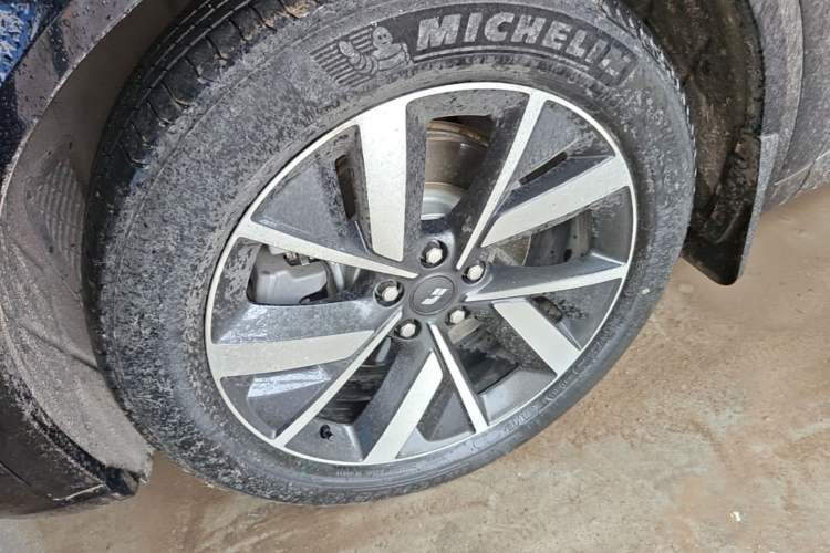Used Li Auto L8 2023 Pro Model Left Front Wheel Hub