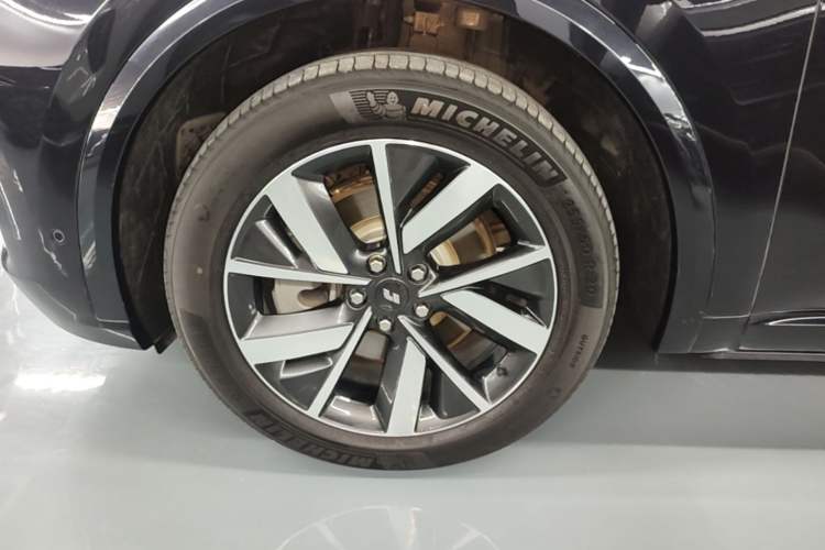 Used Li Auto L8 2023 Pro Model Left Front Wheel Hub