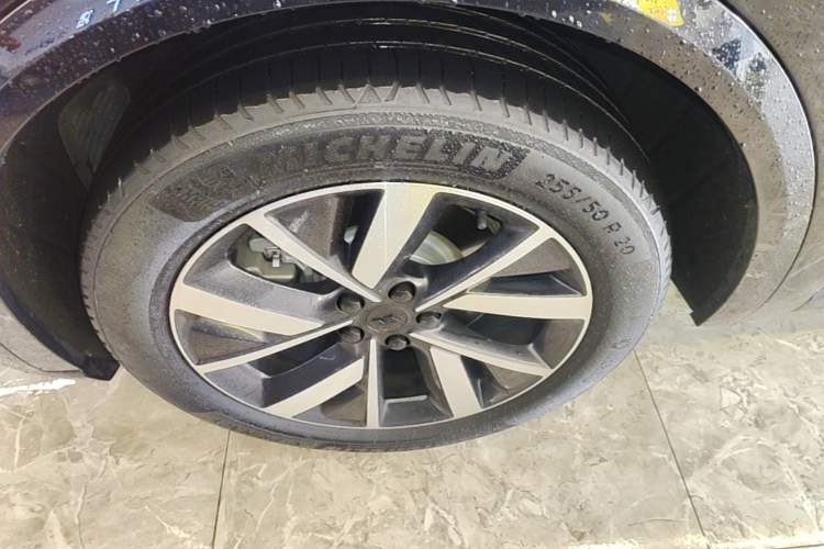 Used Li Auto L8 2023 Air model Left Front Wheel Hub