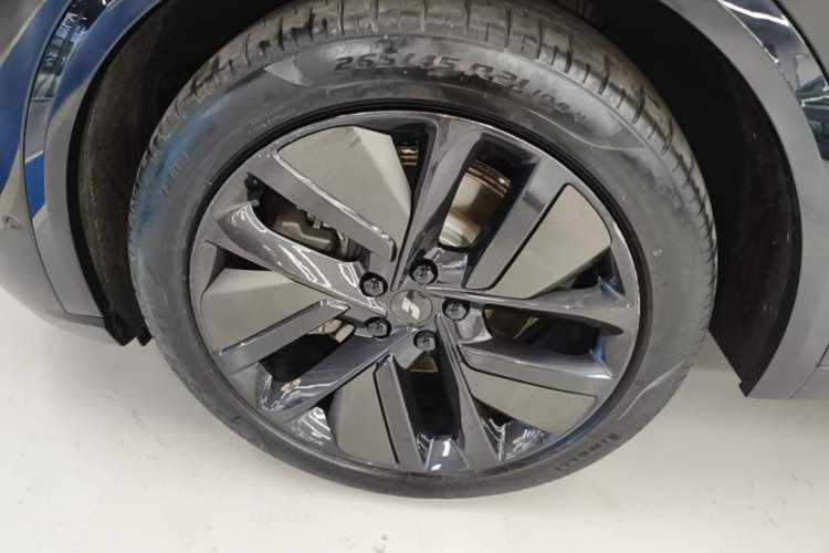 Used Li Auto L8 2023 Pro Model Left Front Wheel Hub