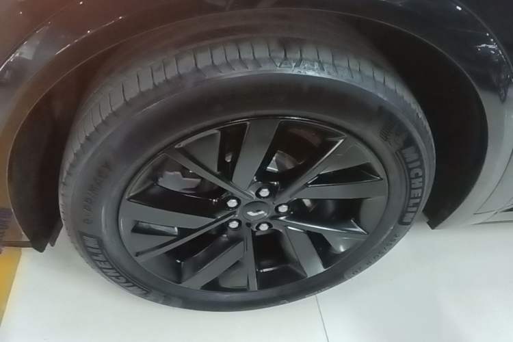 Used Li Auto L8 2023 Max model Left Front Wheel Hub