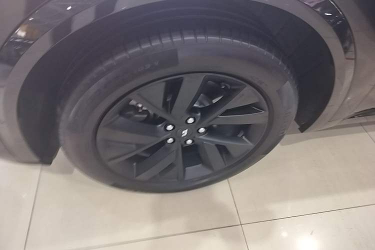 Used Li Auto L8 2023 Air model Left Front Wheel Hub