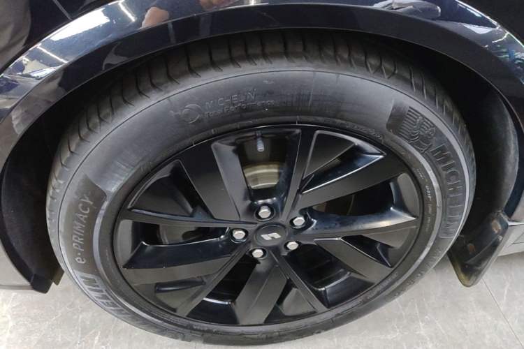 Used Li Auto L8 2023 Pro Model Left Front Wheel Hub