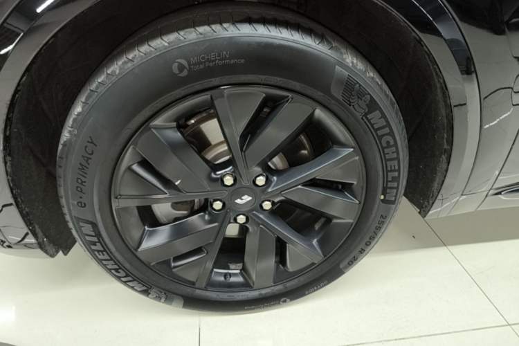 Used Li Auto L8 2023 Pro Model Left Front Wheel Hub