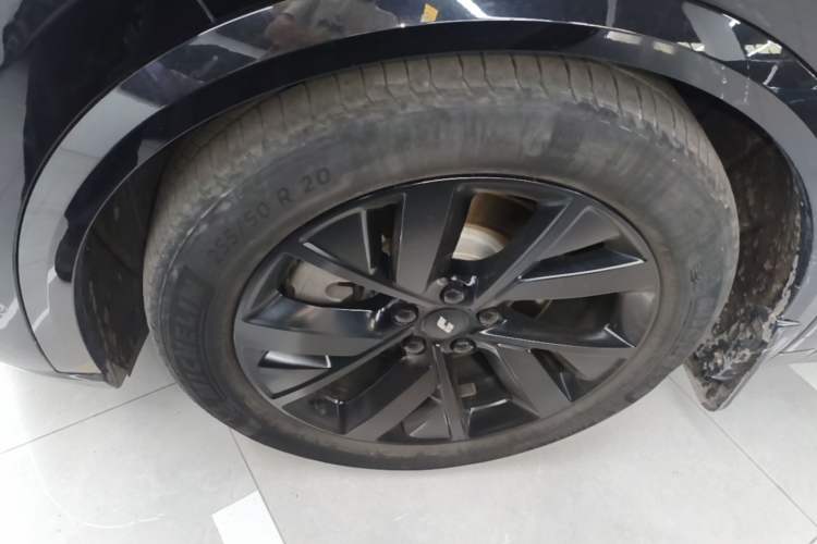 Used Li Auto L8 2023 Pro Model Left Front Wheel Hub