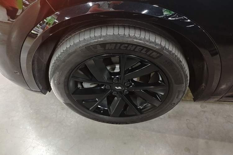 Used Li Auto L8 2023 Air model Left Front Wheel Hub