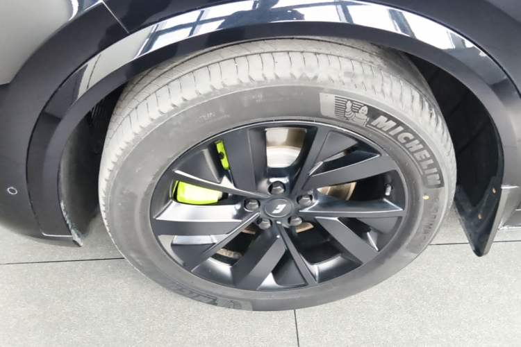 Used Li Auto L8 2023 Air model Left Front Wheel Hub