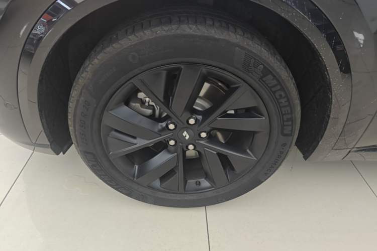 Used Li Auto L8 2023 Max model Left Front Wheel Hub