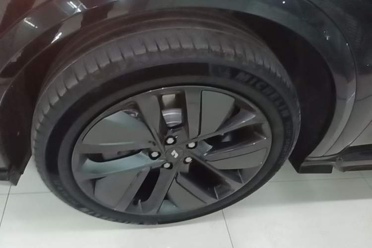 Used Li Auto L8 2023 Air model Left Front Wheel Hub