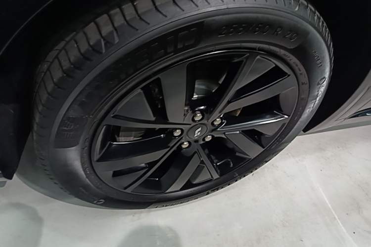 Used Li Auto L8 2023 Pro Model Left Front Wheel Hub
