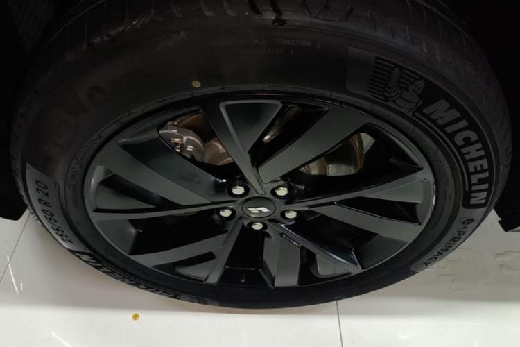 Used Li Auto L8 2023 Pro Model Left Front Wheel Hub
