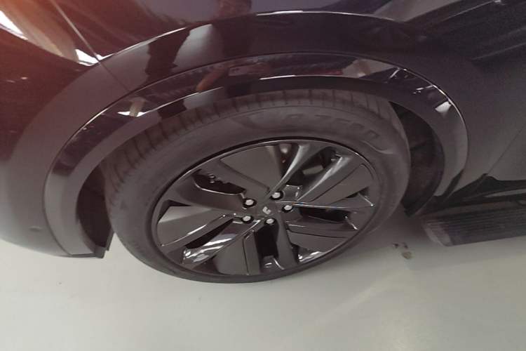 Used Li Auto L8 2023 Pro Model Left Front Wheel Hub