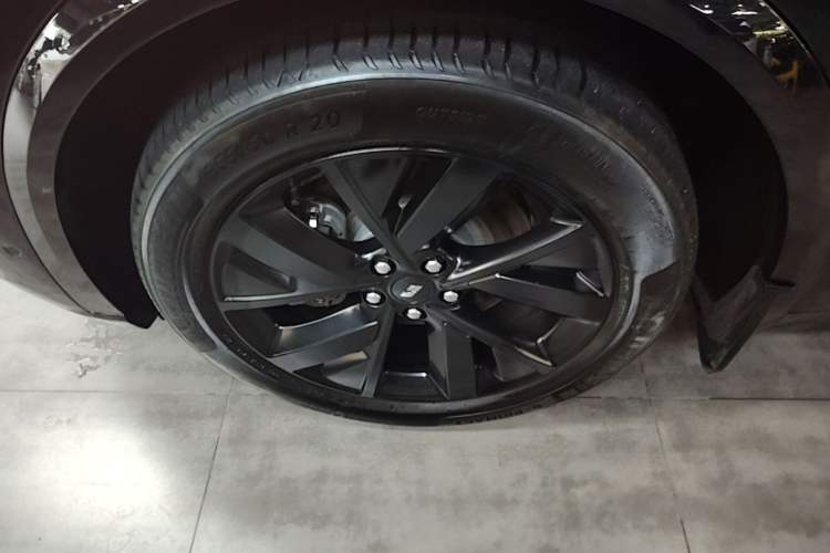Used Li Auto L8 2023 Pro Model Left Front Wheel Hub