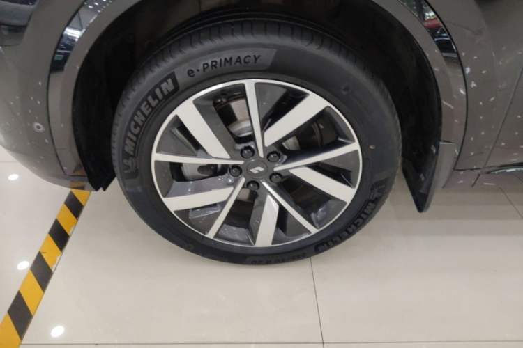 Used Li Auto L8 2023 Pro Model Left Front Wheel Hub