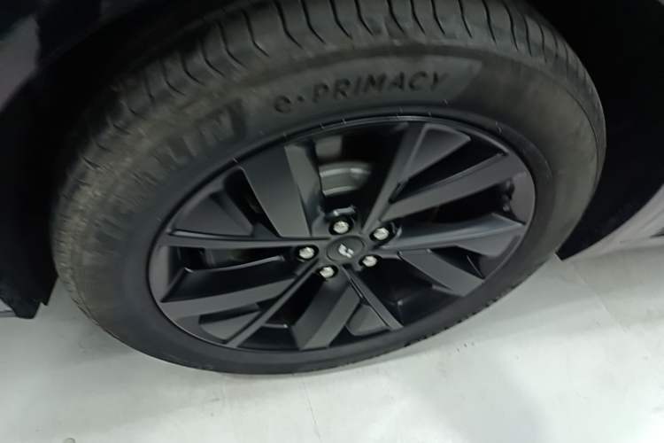 Used Li Auto L8 2023 Pro Model Left Front Wheel Hub