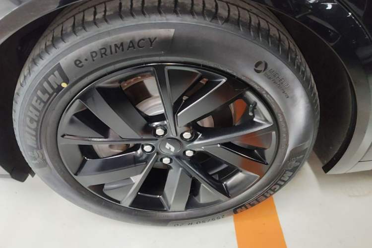 Used Li Auto L8 2023 Pro Model Left Front Wheel Hub