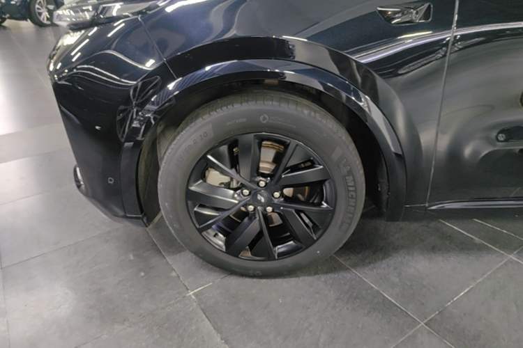 Used Li Auto L8 2023 Pro Model Left Front Wheel Hub