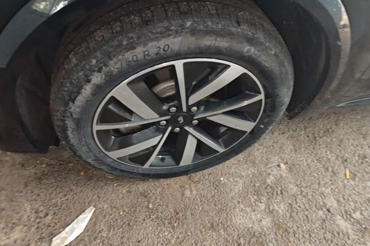 Used Li Auto L8 2023 Max model Left Front Wheel Hub