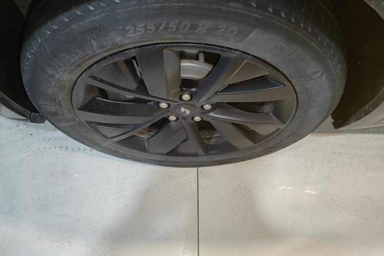 Used Li Auto L8 2023 Pro Model Left Front Wheel Hub