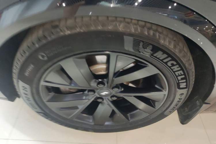 Used Li Auto L8 2023 Max model Left Front Wheel Hub