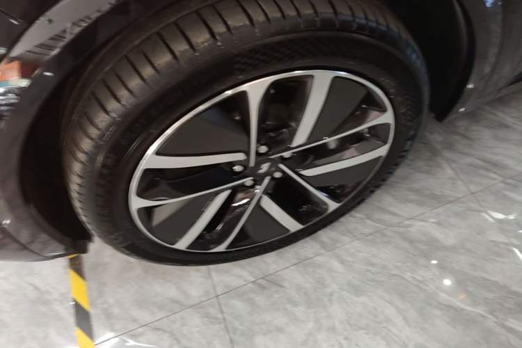 Used Li Auto L8 2023 Max model Left Front Wheel Hub