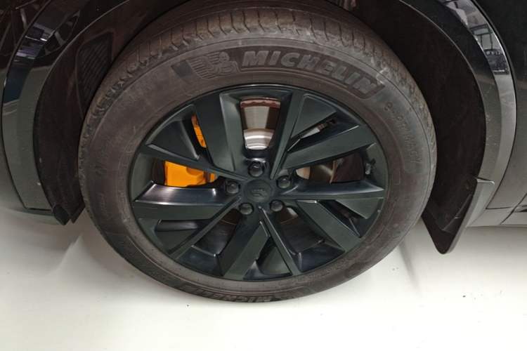 Used Li Auto L8 2023 Air model Left Front Wheel Hub