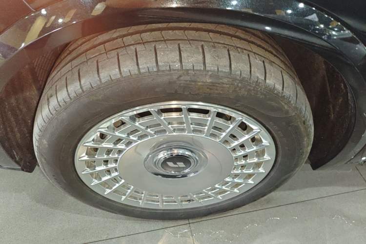 Used Li Auto L8 2023 Air model Left Front Wheel Hub