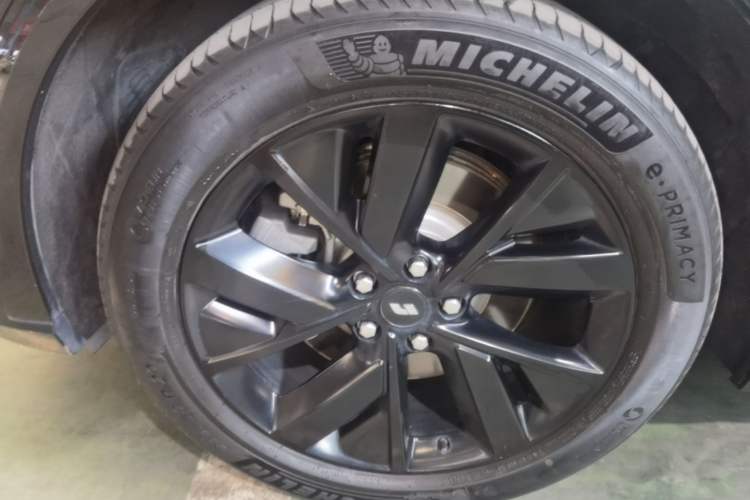 Used Li Auto L8 2023 Air model Left Front Wheel Hub