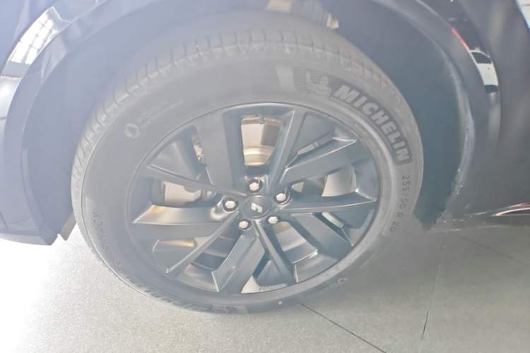Used Li Auto L8 2023 Pro Model Left Front Wheel Hub