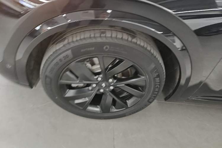 Used Li Auto L8 2023 Pro Model Left Front Wheel Hub