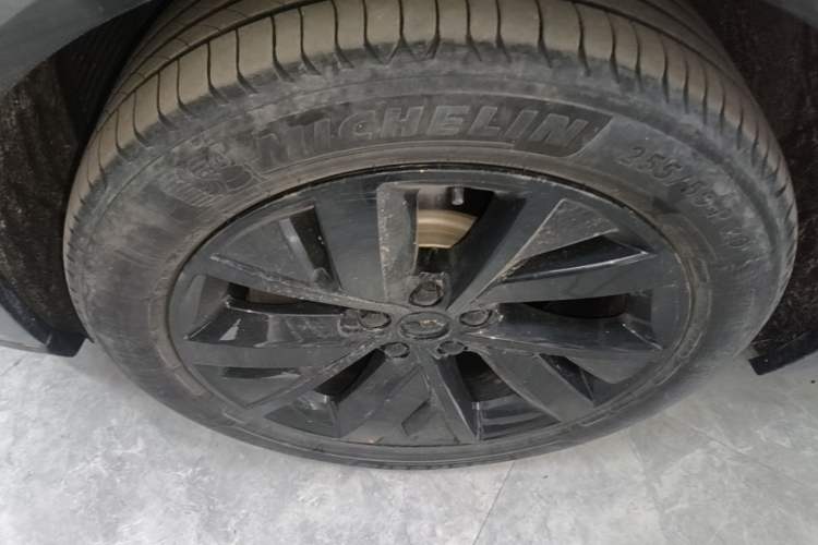 Used Li Auto L8 2023 Pro Model Left Front Wheel Hub