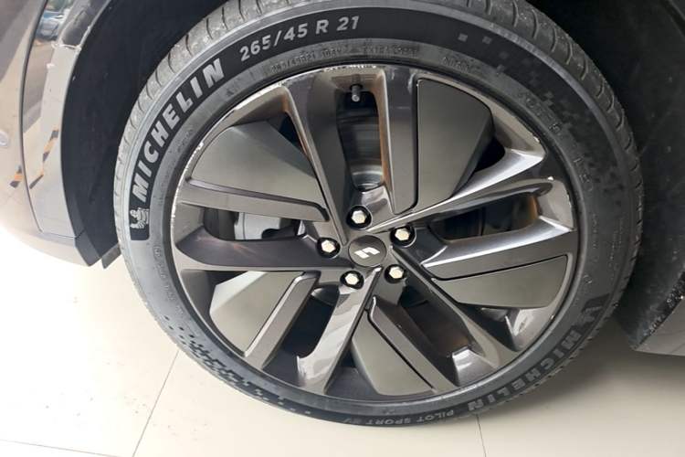 Used Li Auto L8 2023 Max model Left Front Wheel Hub