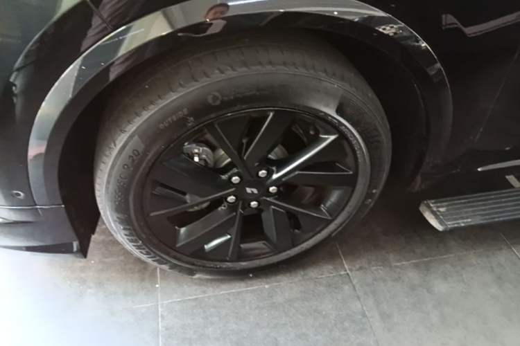 Used Li Auto L8 2023 Pro Model Left Front Wheel Hub