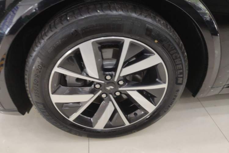 Used Li Auto L8 2023 Pro Model Left Front Wheel Hub